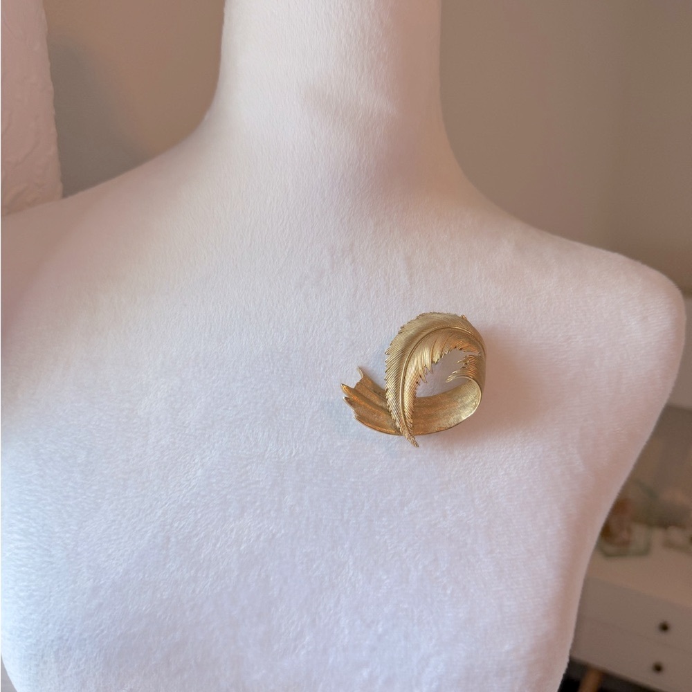 Vintage Trifari gold feather Brooch
